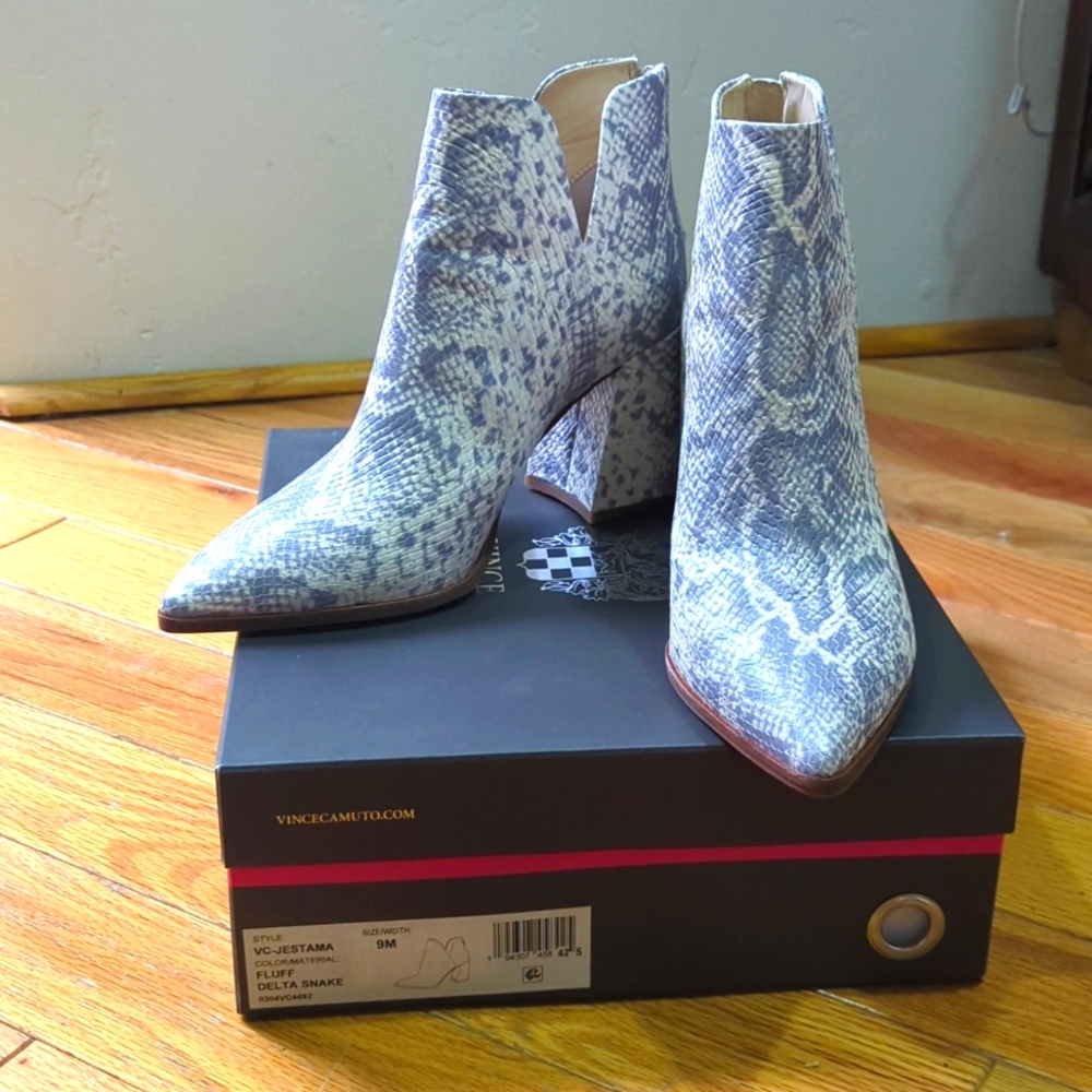 Vince Camuto, leather ankle boot.  Color fluff snake. HTF. Like new. Size 9M.